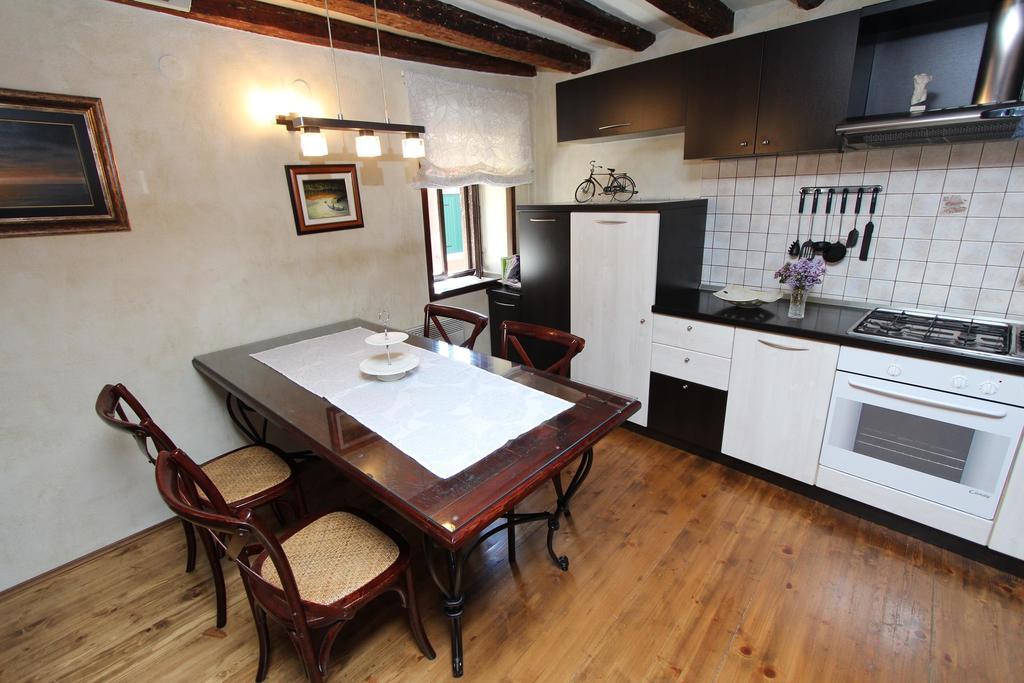 Apartment Midea Ровінь Екстер'єр фото