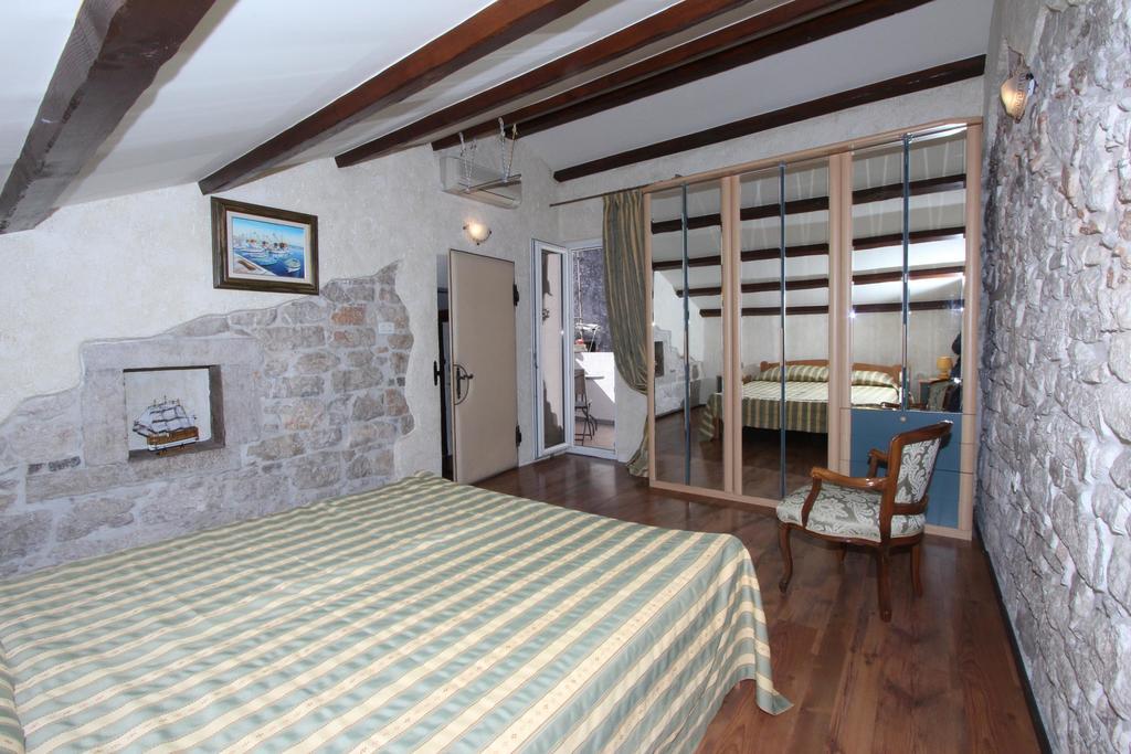 Apartment Midea Ровінь Екстер'єр фото