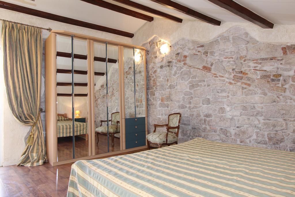 Apartment Midea Ровінь Екстер'єр фото