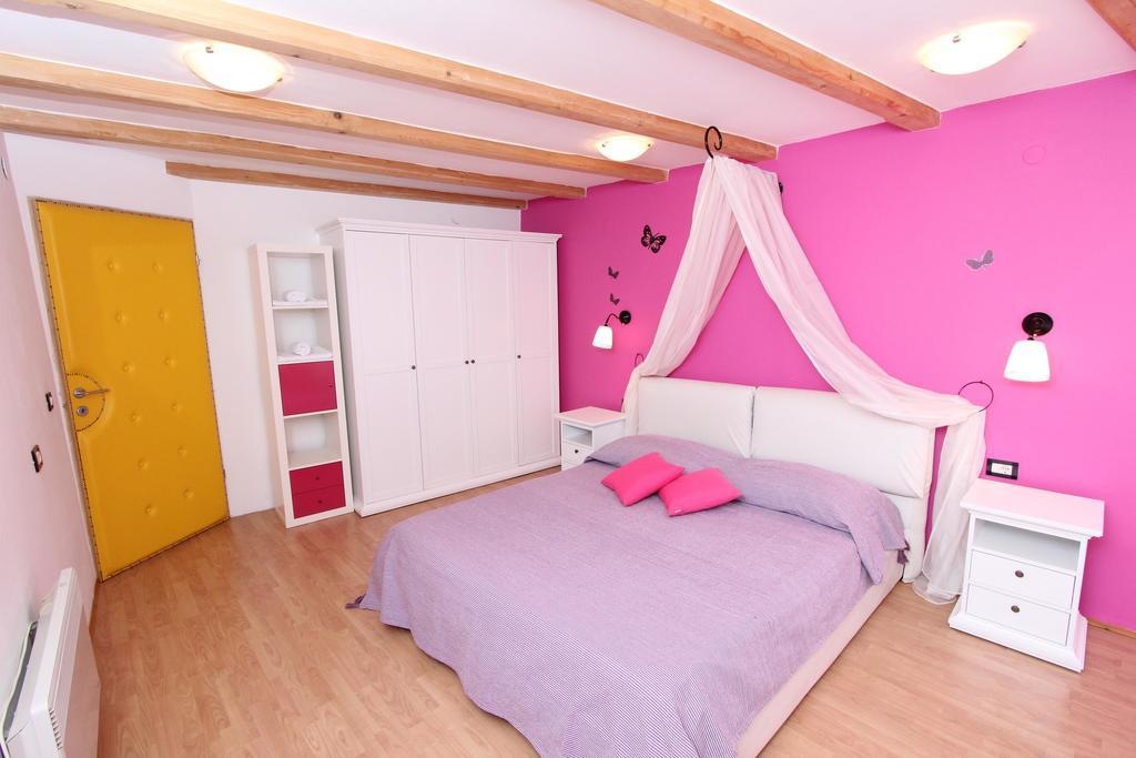 Apartment Midea Ровінь Екстер'єр фото