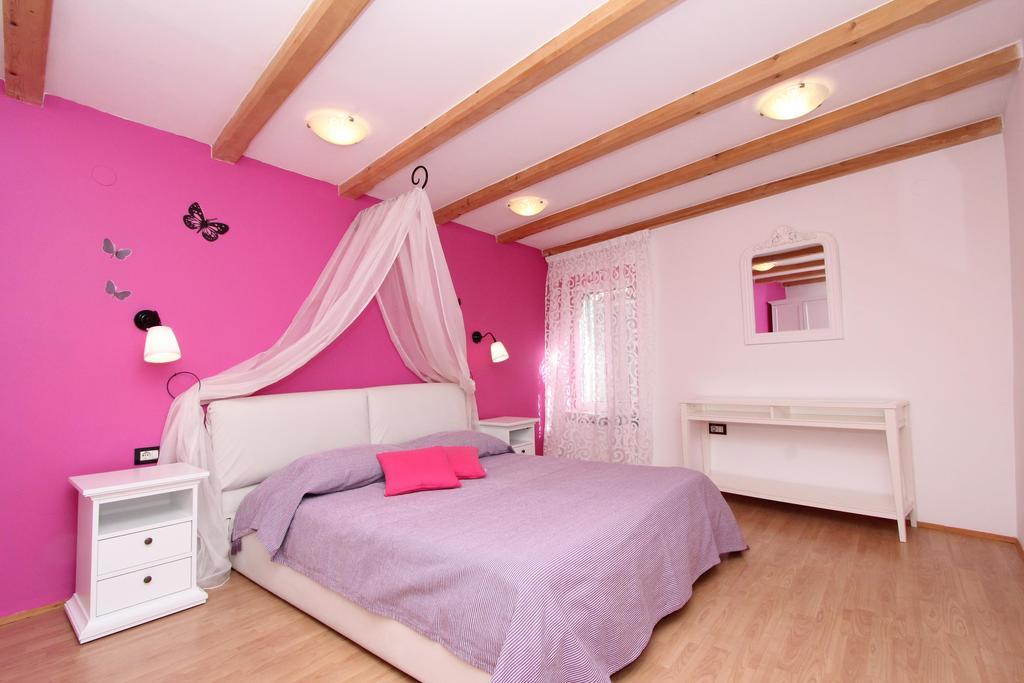 Apartment Midea Ровінь Екстер'єр фото